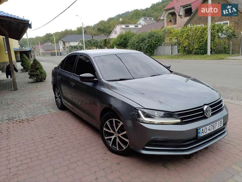 Седан Volkswagen Jetta 2015 в 