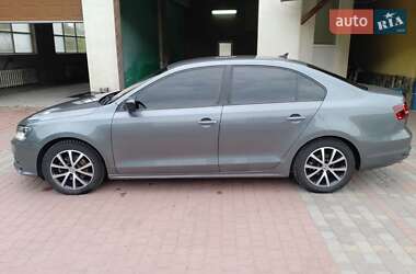 Седан Volkswagen Jetta 2015 в 