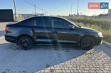 Седан Volkswagen Jetta 2012 в Львові