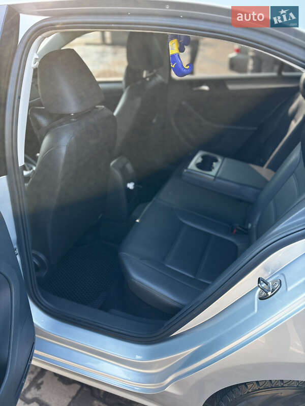 Седан Volkswagen Jetta 2012 в Кривому Розі