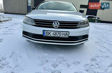 Седан Volkswagen Jetta 2015 в Львове