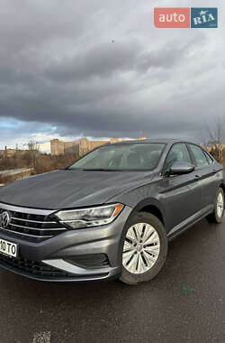Седан Volkswagen Jetta 2018 в 
