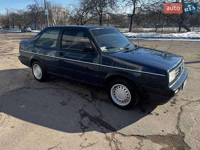 Седан Volkswagen Jetta 1990 в Чернігові