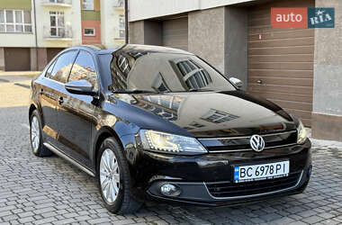 Седан Volkswagen Jetta 2013 в Ивано-Франковске