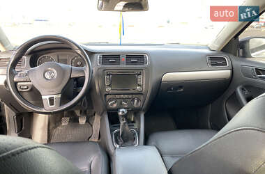 Седан Volkswagen Jetta 2012 в 