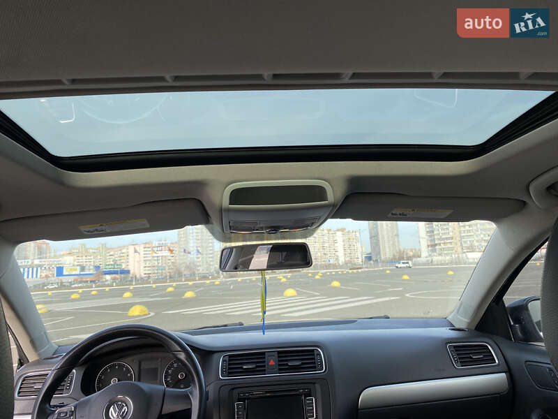 Седан Volkswagen Jetta 2012 в Києві