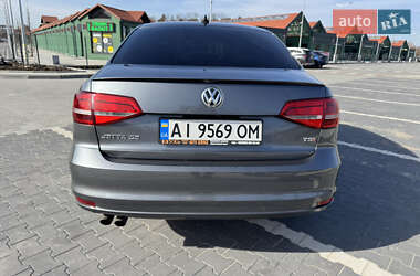 Седан Volkswagen Jetta 2015 в 