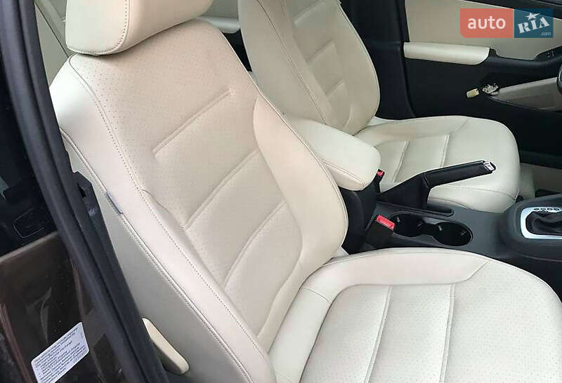 Седан Volkswagen Jetta 2014 в Львові
