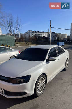 Седан Volkswagen Jetta 2013 в Львові