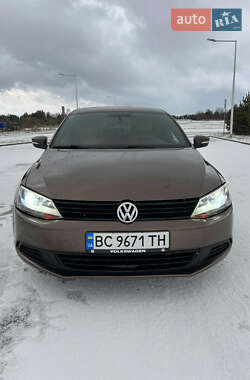 Седан Volkswagen Jetta 2013 в Львове