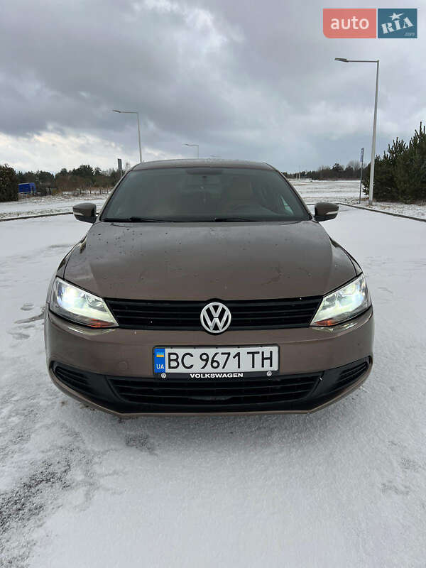 Седан Volkswagen Jetta 2013 в 