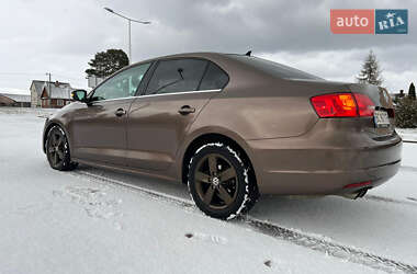 Седан Volkswagen Jetta 2013 в 