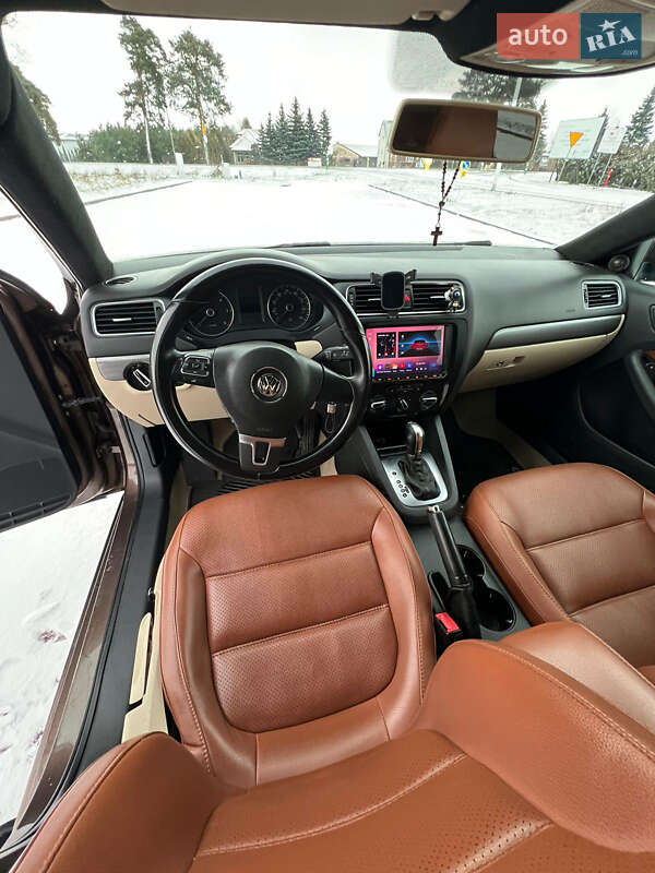 Седан Volkswagen Jetta 2013 в Львові фото 26 Седан Volkswagen Jetta 2013 в Львові