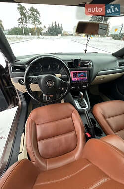 Седан Volkswagen Jetta 2013 в 
