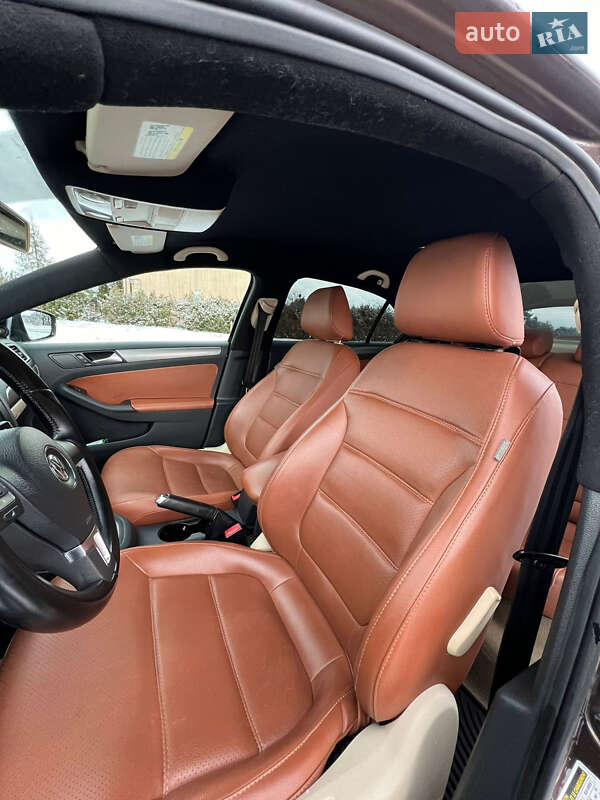 Седан Volkswagen Jetta 2013 в Львові фото 29 Седан Volkswagen Jetta 2013 в Львові