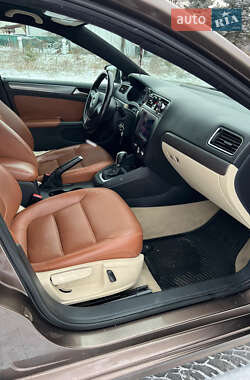 Седан Volkswagen Jetta 2013 в 