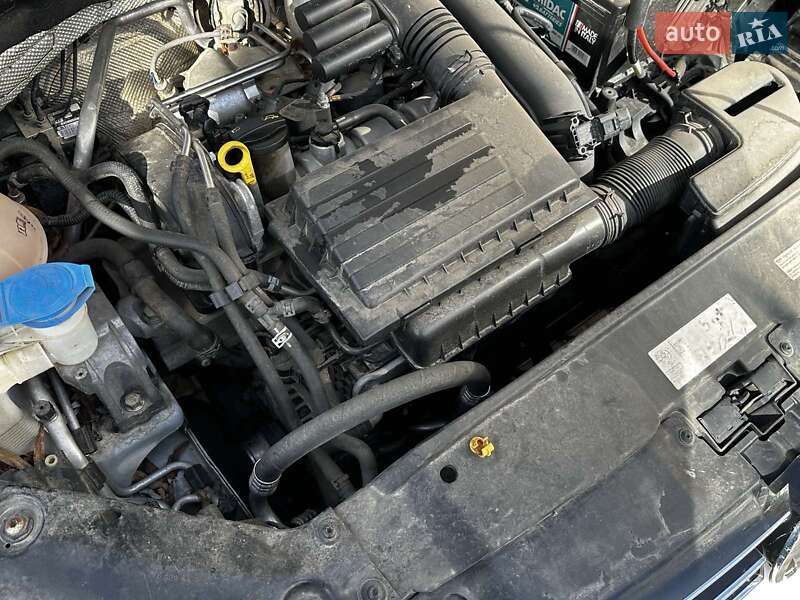 Седан Volkswagen Jetta 2015 в Чернівцях