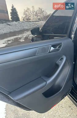 Седан Volkswagen Jetta 2015 в 