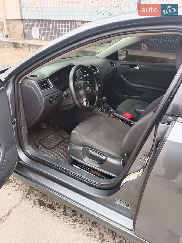 Седан Volkswagen Jetta 2013 в Дніпрі