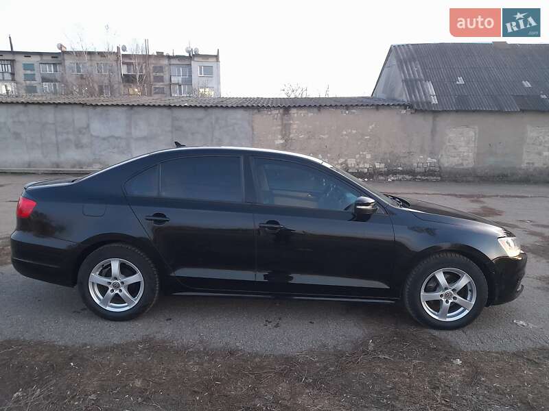Седан Volkswagen Jetta 2011 в Еланце