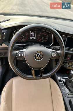 Седан Volkswagen Jetta 2018 в 