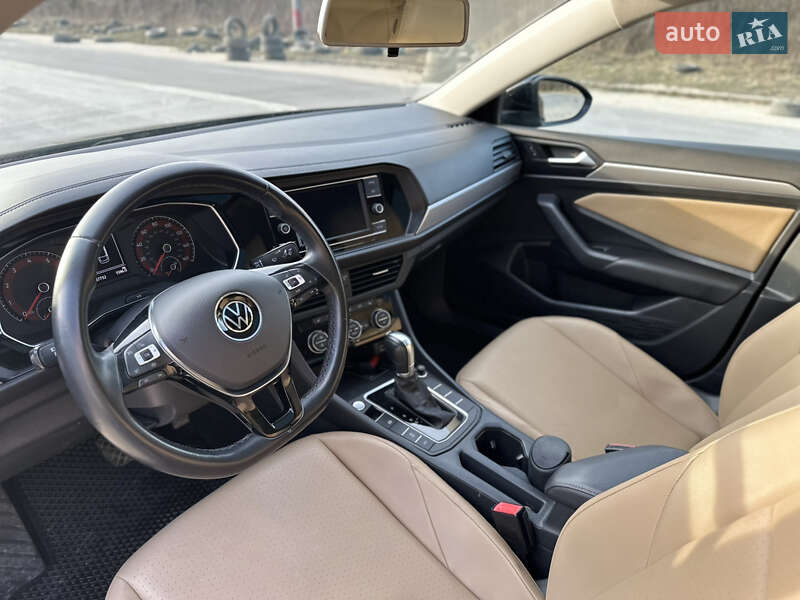 Седан Volkswagen Jetta 2018 в Львові