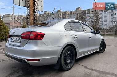 Седан Volkswagen Jetta 2011 в 
