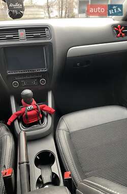 Седан Volkswagen Jetta 2011 в 