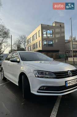 Седан Volkswagen Jetta 2016 в 