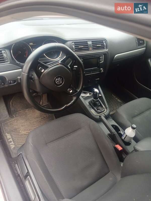 Седан Volkswagen Jetta 2015 в Ивано-Франковске