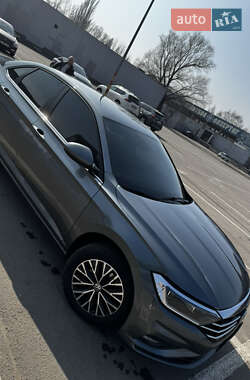 Седан Volkswagen Jetta 2020 в 
