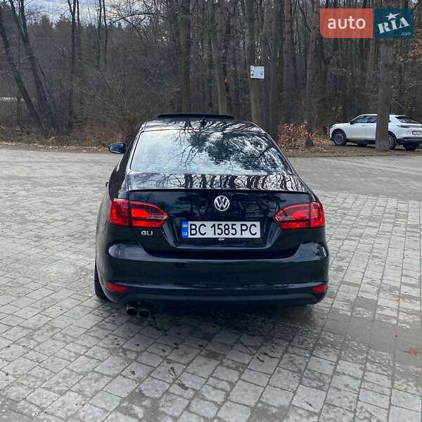 Седан Volkswagen Jetta 2012 в Львові