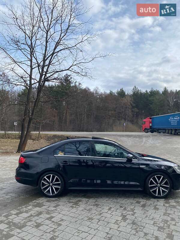 Седан Volkswagen Jetta 2012 в Львові