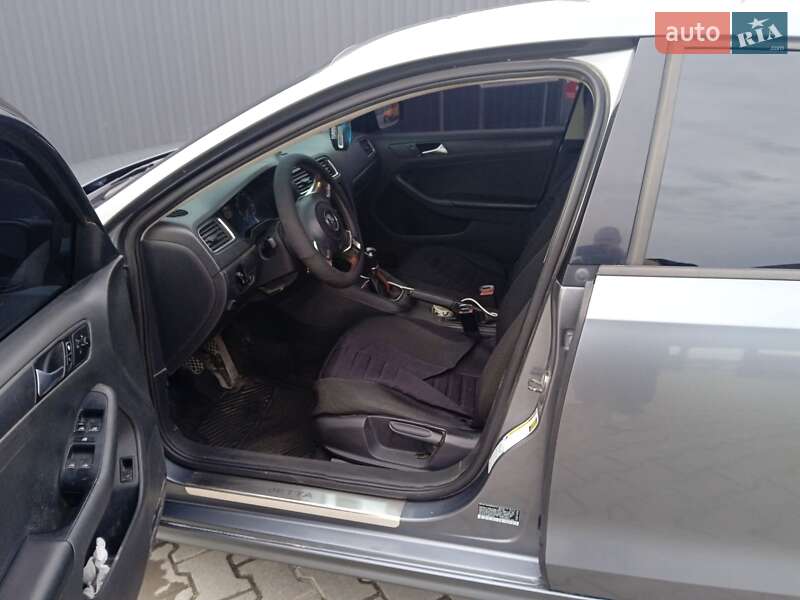 Седан Volkswagen Jetta 2012 в Ланівці