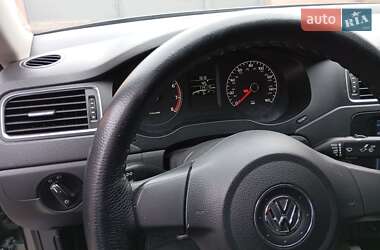 Седан Volkswagen Jetta 2013 в 