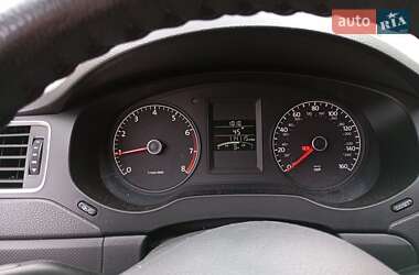 Седан Volkswagen Jetta 2013 в 