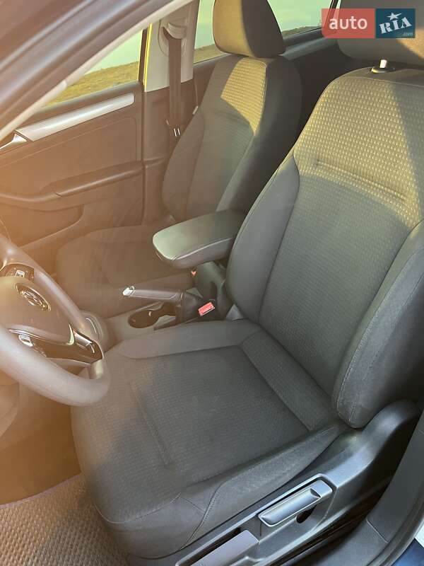 Седан Volkswagen Jetta 2016 в Кривому Розі