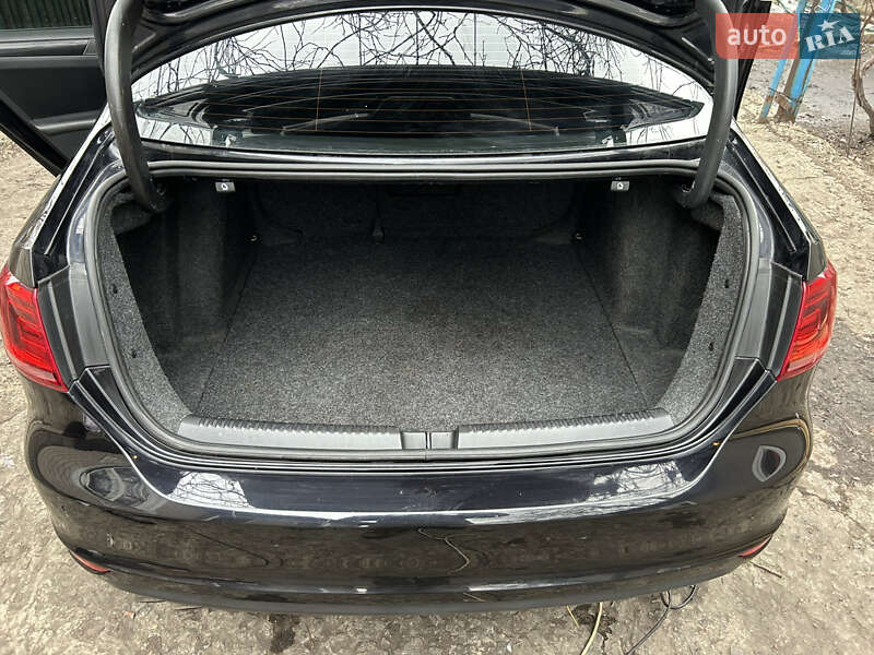 Седан Volkswagen Jetta 2014 в Першотравенске