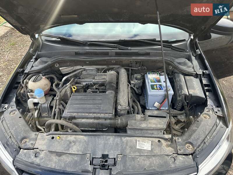 Седан Volkswagen Jetta 2015 в Харькове