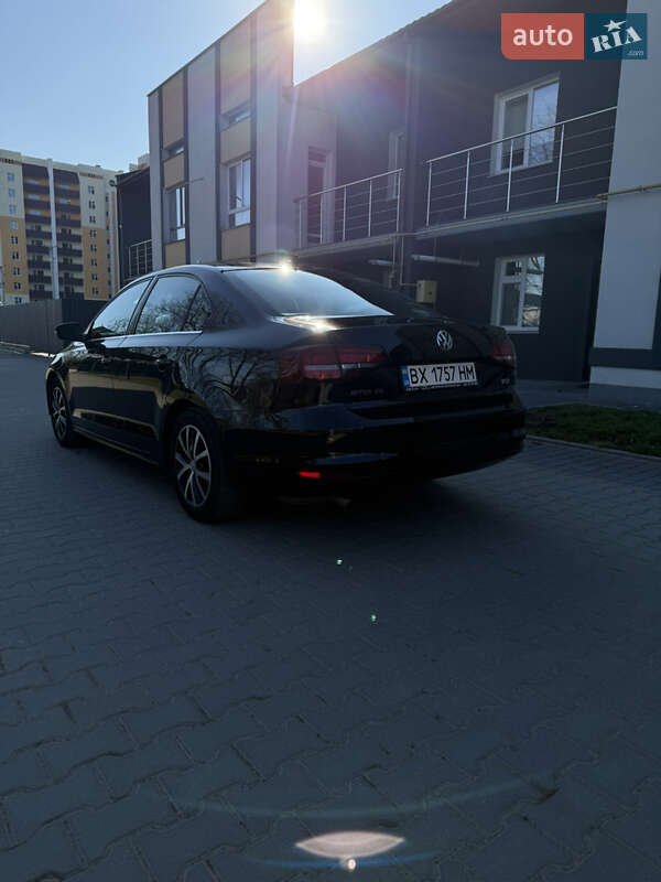 Седан Volkswagen Jetta 2017 в Хмельницком