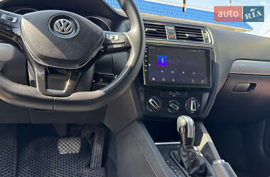 Седан Volkswagen Jetta 2016 в 