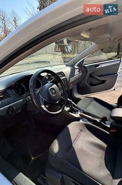 Седан Volkswagen Jetta 2016 в 