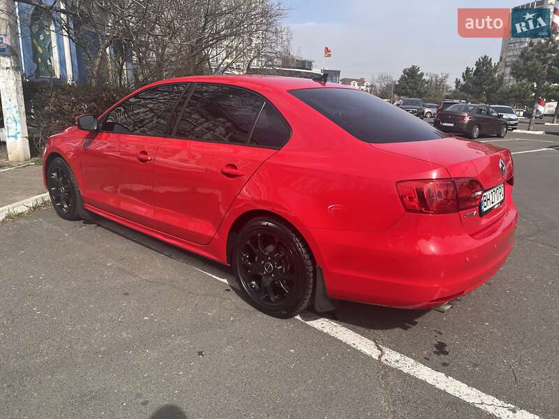Седан Volkswagen Jetta 2013 в 
