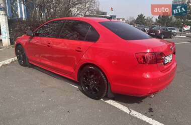 Седан Volkswagen Jetta 2013 в 