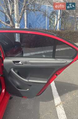 Седан Volkswagen Jetta 2013 в 