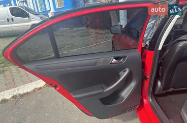 Седан Volkswagen Jetta 2013 в 