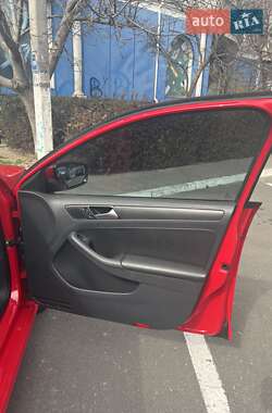 Седан Volkswagen Jetta 2013 в 