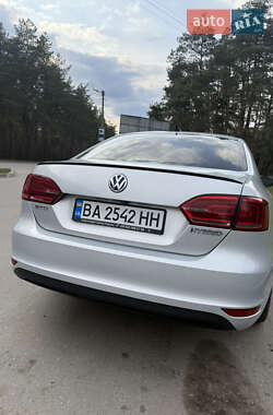 Седан Volkswagen Jetta 2013 в 