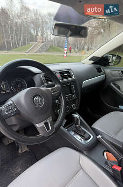 Седан Volkswagen Jetta 2013 в 