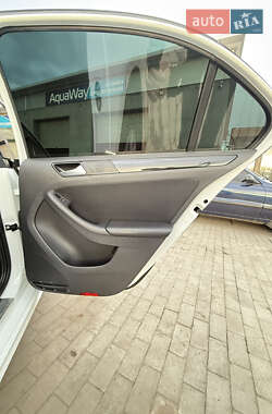 Седан Volkswagen Jetta 2016 в 